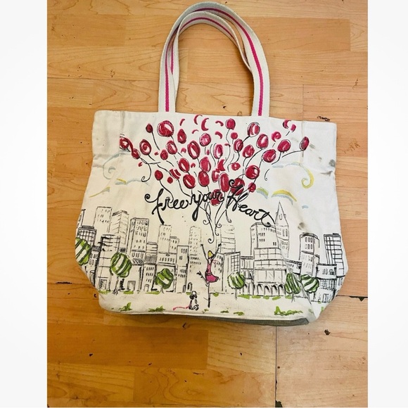 Brighton White and Pink Cityscape Shoulder Bag... Free Your Heart - Picture 4 of 8